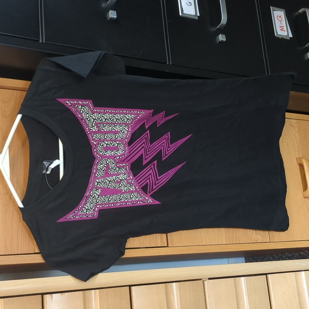 Sale  Hot Tapout  Size L leopard print logo amazng condition RARE design